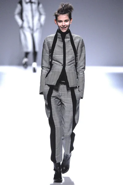 Look 1